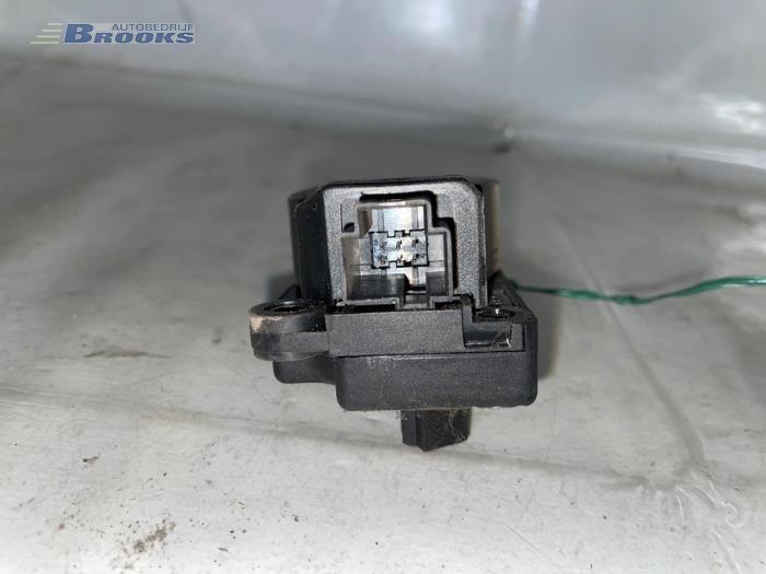 Heater valve motor from a Ford Mondeo IV 2.0 TDCi 140 16V 2008