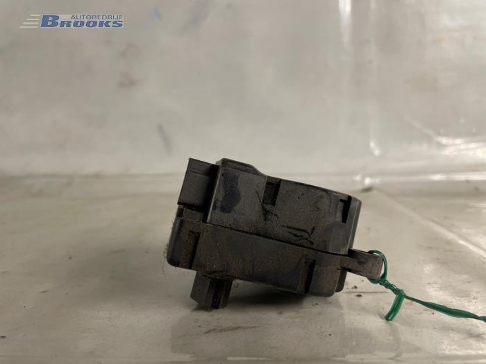 Heater valve motor from a Ford Mondeo IV 2.0 TDCi 140 16V 2008
