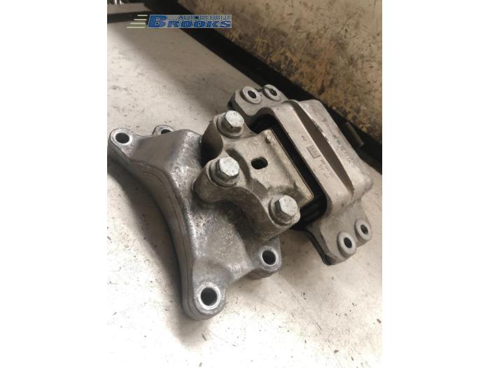 Used Engine mount Volkswagen Golf V (1K1) 1.4 TSI 140 16V Price € 10,00 Margin scheme offered by Autobedrijf Brooks