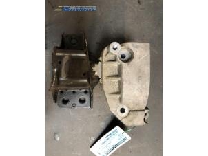Support moteur d'un Renault Megane II (BM/CM) 1.6 16V 2003