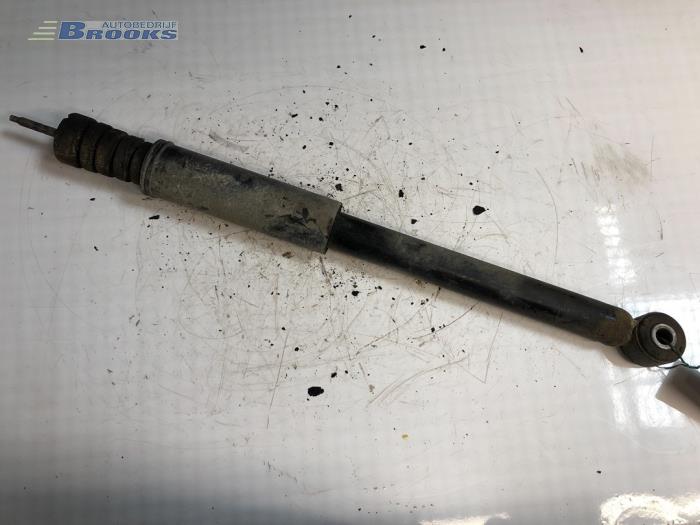Rear shock absorber, left from a Dacia Logan Pick-up (US) 1.5 dCi 2010
