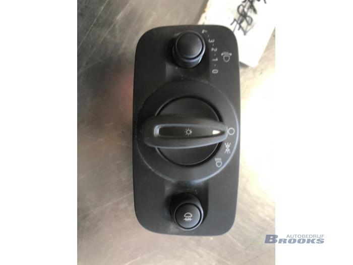 Usagé Commodo phare Ford Fiesta Prix € 15,00 Règlement à la marge proposé par Autobedrijf Brooks