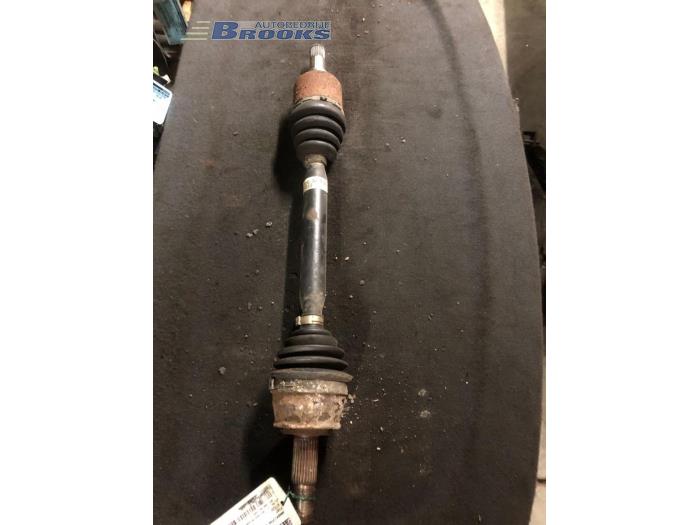 Gebrauchte Antriebswelle links vorne Fiat Stilo (192A/B) 1.6 16V 3-Drs. Preis € 22,50 Margenregelung angeboten von Autobedrijf Brooks
