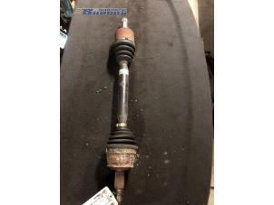 Usados Eje de transmisión izquierda delante Fiat Stilo (192A/B) 1.6 16V 3-Drs. Precio € 22,50 Norma de margen ofrecido por Autobedrijf Brooks