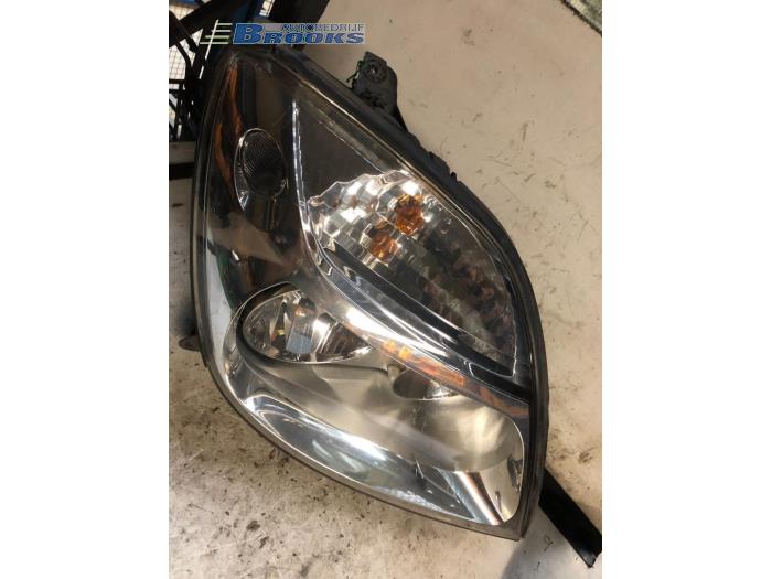 Używane Reflektor prawy Renault Megane Scénic (JA) 1.6 16V RT,RXE,RXT Cena € 15,00 Procedura marży oferowane przez Autobedrijf Brooks