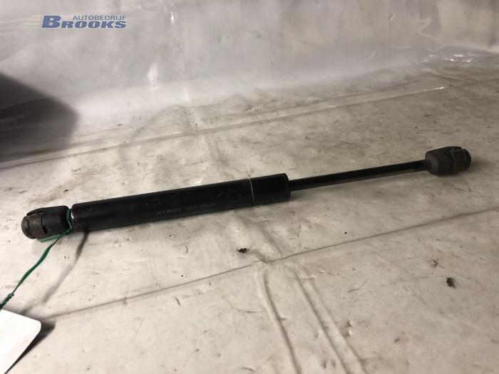 Rear gas strut, right from a Seat Cordoba Facelift (6C2/6K2) 1.6 2000