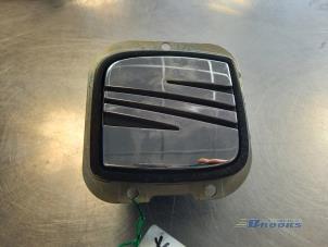 Usagé Poignée hayon Seat Cordoba Facelift (6C2/6K2) 1.6 Prix € 15,00 Règlement à la marge proposé par Autobedrijf Brooks