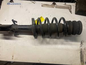 Used Front shock absorber rod, right Mercedes Vito (638.1/2) 2.2 CDI 108 16V Price € 15,00 Margin scheme offered by Autobedrijf Brooks