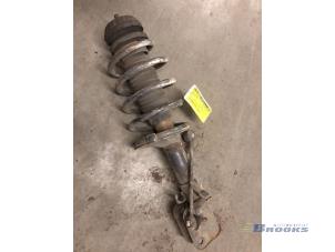Used Front shock absorber rod, right Mercedes Vito (638.1/2) 2.2 CDI 108 16V Price € 15,00 Margin scheme offered by Autobedrijf Brooks