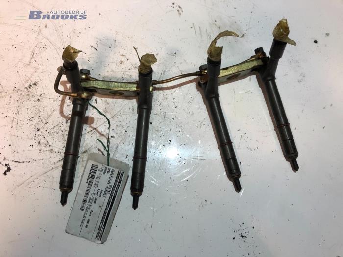 Usados Inyector (diésel) Opel Astra H (L48) 1.7 CDTi 16V Precio € 37,50 Norma de margen ofrecido por Autobedrijf Brooks
