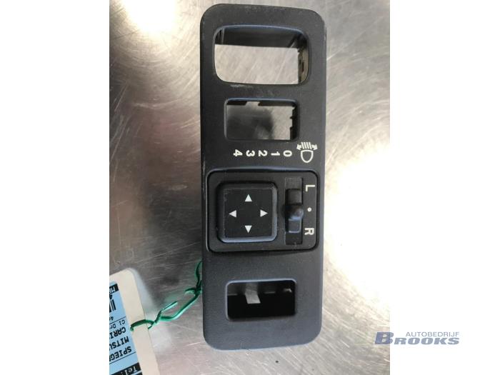 Używane Przelacznik lusterka Mitsubishi Carisma 1.6i 16V Cena € 5,00 Procedura marży oferowane przez Autobedrijf Brooks