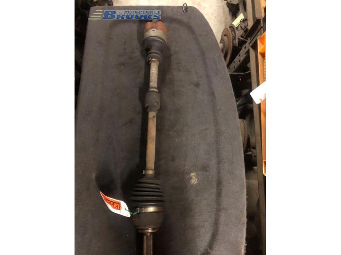 Front drive shaft, right from a Mitsubishi Carisma 1.6i 16V 1999