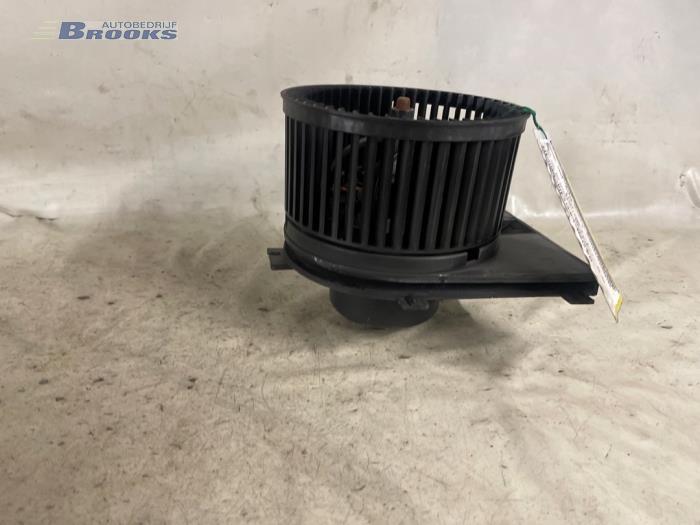 Heating and ventilation fan motor from a Volkswagen Golf IV (1J1) 1.4 16V 2002