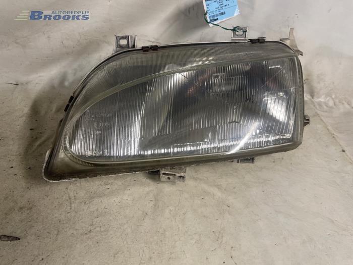 Używane Reflektor lewy Ford Galaxy (WGR) 2.3i 16V SEFI Cena € 10,00 Procedura marży oferowane przez Autobedrijf Brooks