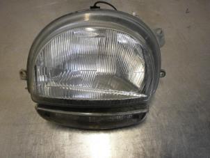 Used Headlight, left Renault Twingo (C06) 1.2 Price € 20,00 Margin scheme offered by Autobedrijf Brooks
