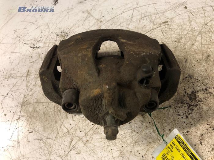 Gebrauchte Bremszange rechts vorne Opel Astra G Caravan (F35) 1.8 16V Preis € 10,00 Margenregelung angeboten von Autobedrijf Brooks