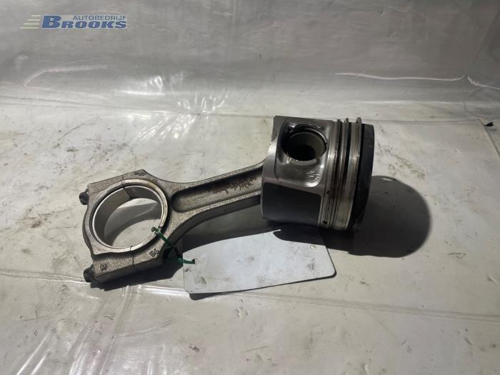 Piston from a BMW 3 serie (E90) 318d 16V 2009