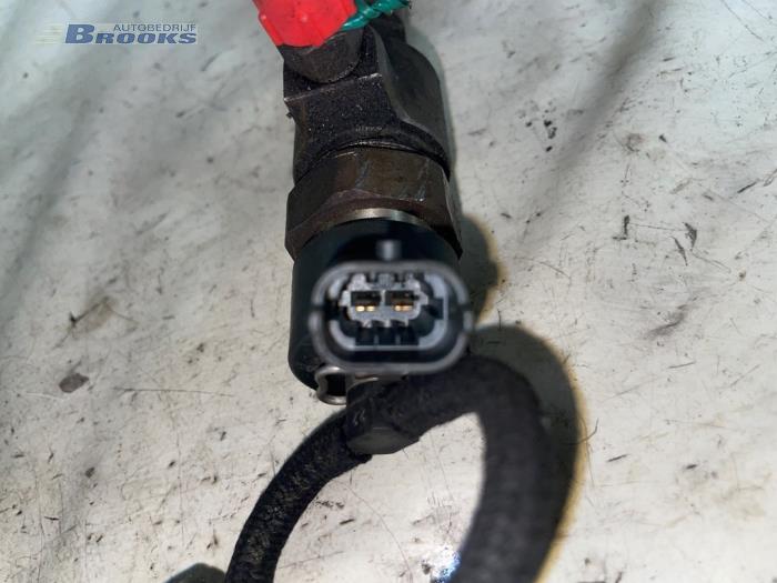 Injector (diesel) from a Alfa Romeo 156 (932) 1.9 JTD 1999