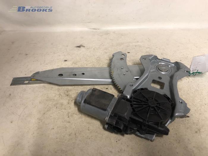 Usados Motor de ventanilla de puerta Nissan Note (E11) 1.6 16V Precio € 25,00 Norma de margen ofrecido por Autobedrijf Brooks