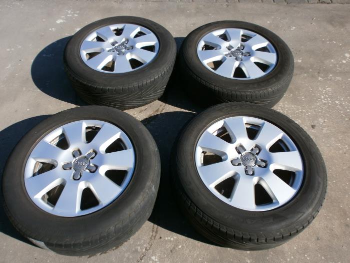 Set of wheels from a Audi Q7 2011