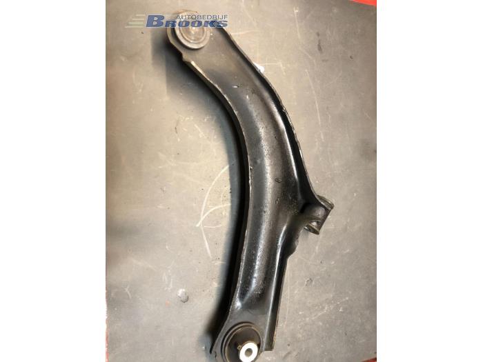 Front wishbone, right from a Nissan Note (E11) 1.6 16V 2010