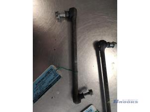 Used Front anti-roll bar Nissan Note (E11) 1.6 16V Price € 10,00 Margin scheme offered by Autobedrijf Brooks