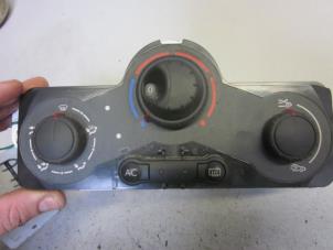 Used Heater control panel Renault Clio III (BR/CR) 1.2 16V TCe 100 Price € 37,50 Margin scheme offered by Autobedrijf Brooks