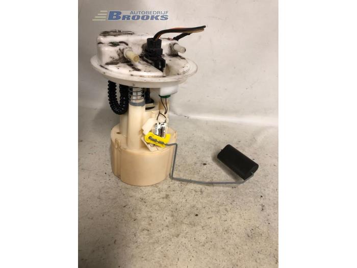 Electric fuel pump from a Renault Clio II (BB/CB) 1.4 1999