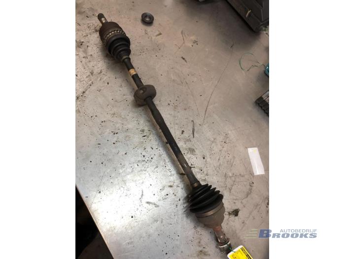 Gebrauchte Antriebswelle rechts vorne Opel Astra G (F70) 2.0 DI 16V Preis € 10,00 Margenregelung angeboten von Autobedrijf Brooks