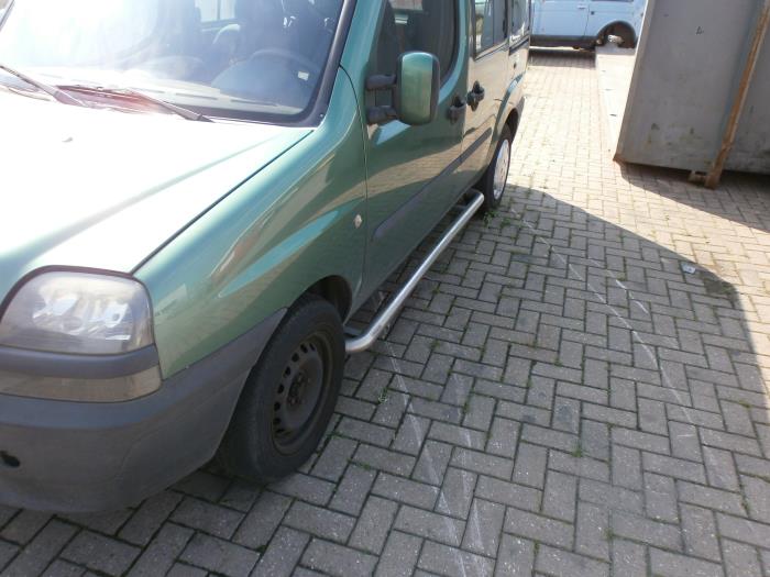 Używane Panel boczny Fiat Doblo (223A/119) 1.6 16V Cena € 100,00 Procedura marży oferowane przez Autobedrijf Brooks