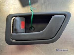 Usagé Poignée portière 4portes arrière gauche Hyundai Getz 1.1i 12V Prix € 5,00 Règlement à la marge proposé par Autobedrijf Brooks