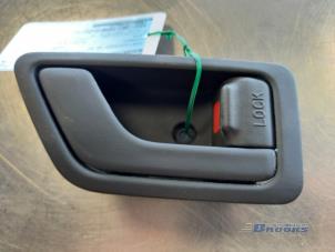 Usagé Poignée portière 4portes arrière droite Hyundai Getz 1.1i 12V Prix € 5,00 Règlement à la marge proposé par Autobedrijf Brooks