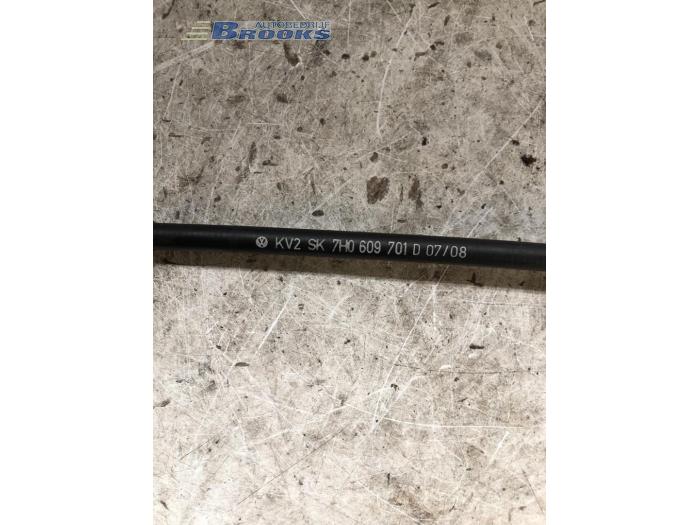 Câble frein à main d'un Volkswagen Transporter T5 2.5 TDi 2008