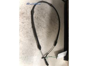 Câble frein à main d'un Volkswagen Transporter T5 2.5 TDi 2008