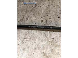 Câble frein à main d'un Volkswagen Transporter T5 2.5 TDi 2008