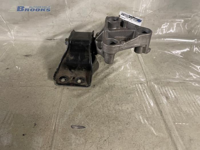 Used Engine mount Dacia Logan MCV I (KS) 1.5 dCi Price € 40,00 Margin scheme offered by Autobedrijf Brooks