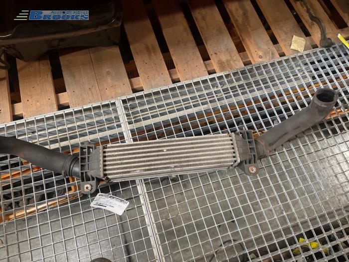 Usagé Intercooler Ford Mondeo III 2.2 TDCi 16V Prix € 30,00 Règlement à la marge proposé par Autobedrijf Brooks