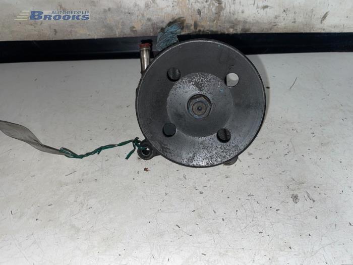 Usagé Pompe de direction Ssang Yong Musso 2.9D Prix € 30,00 Règlement à la marge proposé par Autobedrijf Brooks
