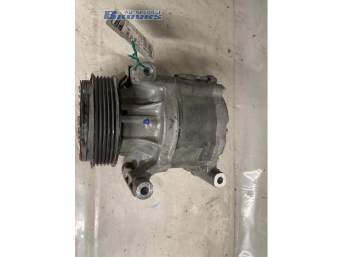 Air conditioning pump from a Fiat Punto II (188) 1.2 60 S 3-Drs. 2006