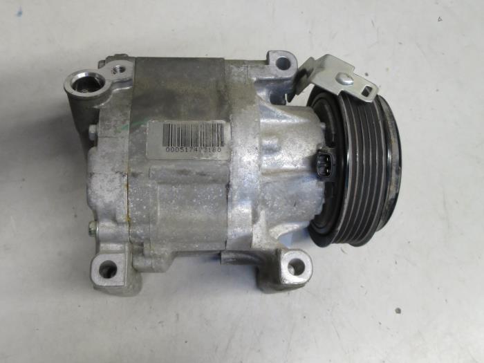 Air conditioning pump from a Fiat Punto II (188) 1.2 60 S 3-Drs. 2006