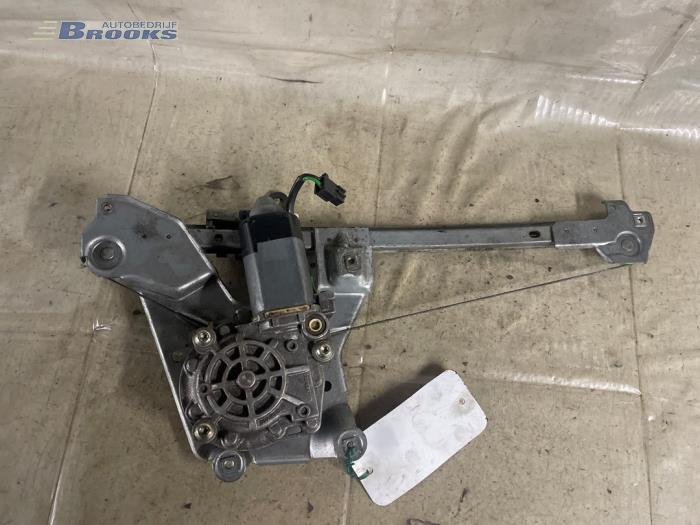 Usados Motor de ventanilla de puerta Audi 80 Precio € 25,00 Norma de margen ofrecido por Autobedrijf Brooks