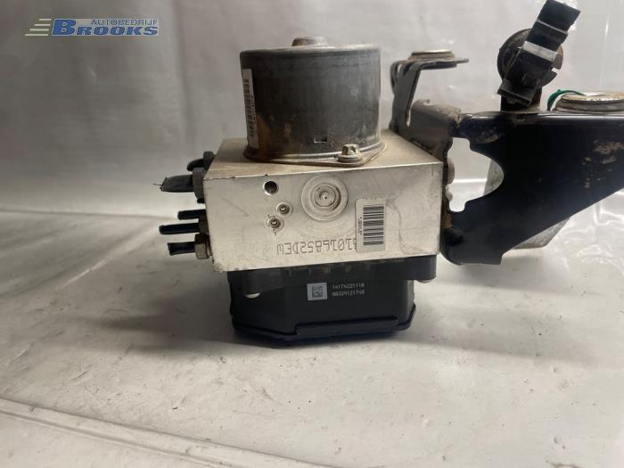 ABS pump from a Ford S-Max (GBW) 2.0 16V Flexifuel 2008