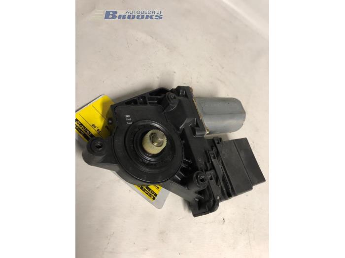 Usados Motor de ventanilla de puerta Volkswagen Passat Precio € 15,00 Norma de margen ofrecido por Autobedrijf Brooks