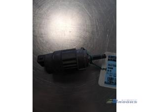 Used Windscreen washer pump Saab 9-5 (YS3E) 2.0t 16V Price € 10,00 Margin scheme offered by Autobedrijf Brooks