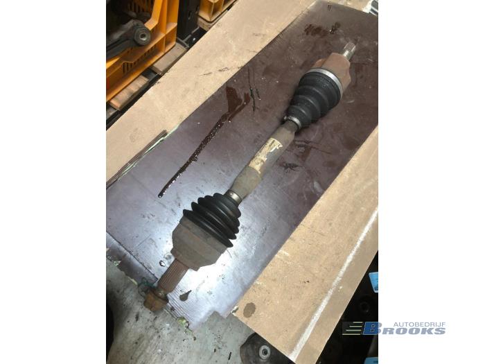 Gebrauchte Antriebswelle links vorne Renault Vel Satis (BJ) 3.0 dCi V6 24V Preis € 37,50 Margenregelung angeboten von Autobedrijf Brooks