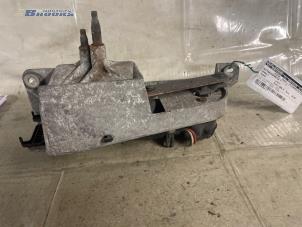 Used Front wiper motor Renault Twingo (C06) 1.2 SPi Phase I Price € 20,00 Margin scheme offered by Autobedrijf Brooks