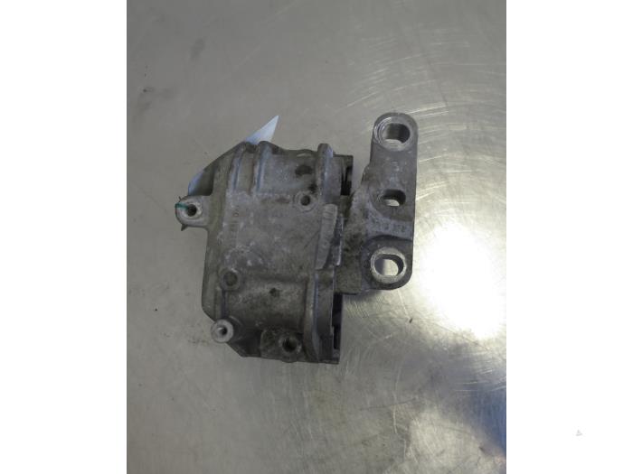 Used Engine mount Seat Leon (1P1) 1.9 TDI 105 Price € 10,00 Margin scheme offered by Autobedrijf Brooks