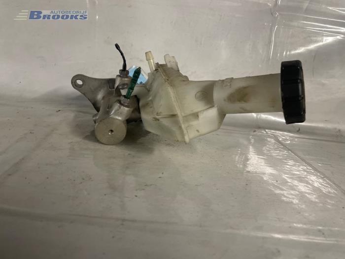 Brake pump from a Renault Clio III (BR/CR) 1.2 16V TCe 100 2007