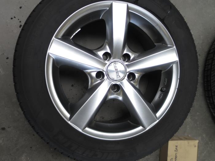 Set of wheels + tyres from a Opel Vectra C GTS 1.9 CDTI 16V 2007