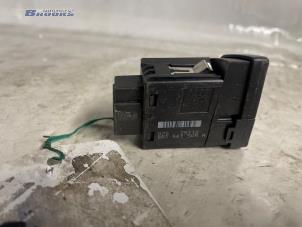 Usados Interruptor de luz de pánico Audi Q5 (8RB) 2.0 TDI 16V Quattro Precio € 10,00 Norma de margen ofrecido por Autobedrijf Brooks